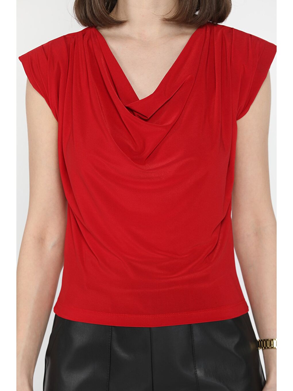 Kırmızı Omuz Vatkalı Drapeli Kadın Bluz-3