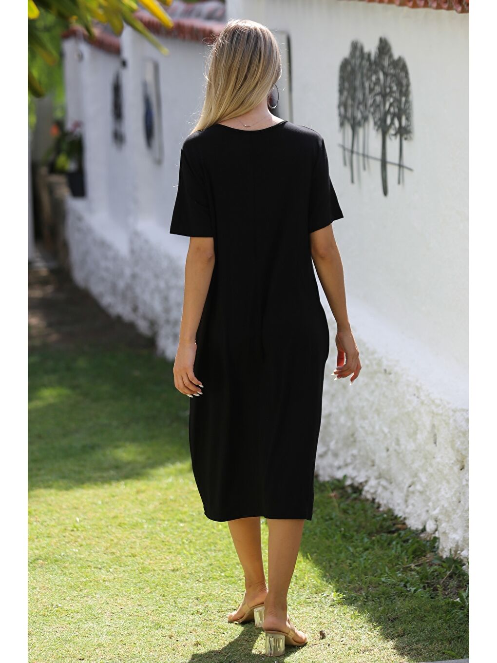 Siyah-Beyaz Yuvarlak Yaka Kısa Kol Cepli Nakışlı Örme Casual Elbise-7