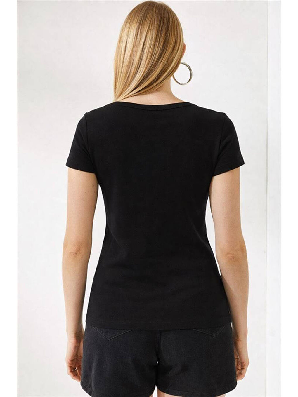 Siyah Pamuklu Düğme Detalı V Yaka Kadın T Shirt 26Y0191K1-1