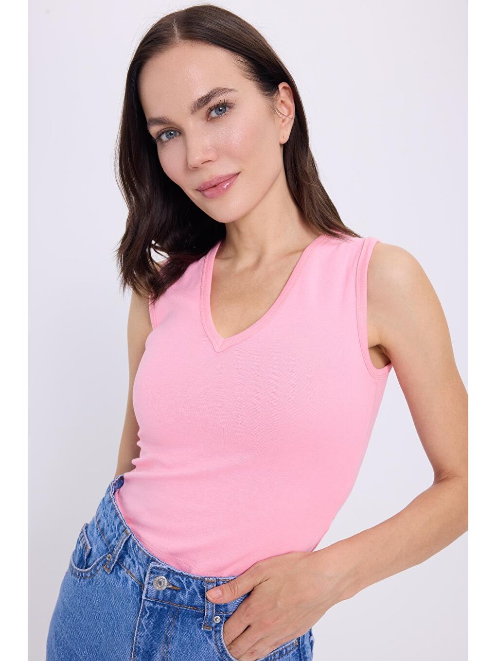 Kadın Slim Fit Dar Kesim V Yaka Sıfır Kol Pamuklu Ribanalı Pembe Bluz