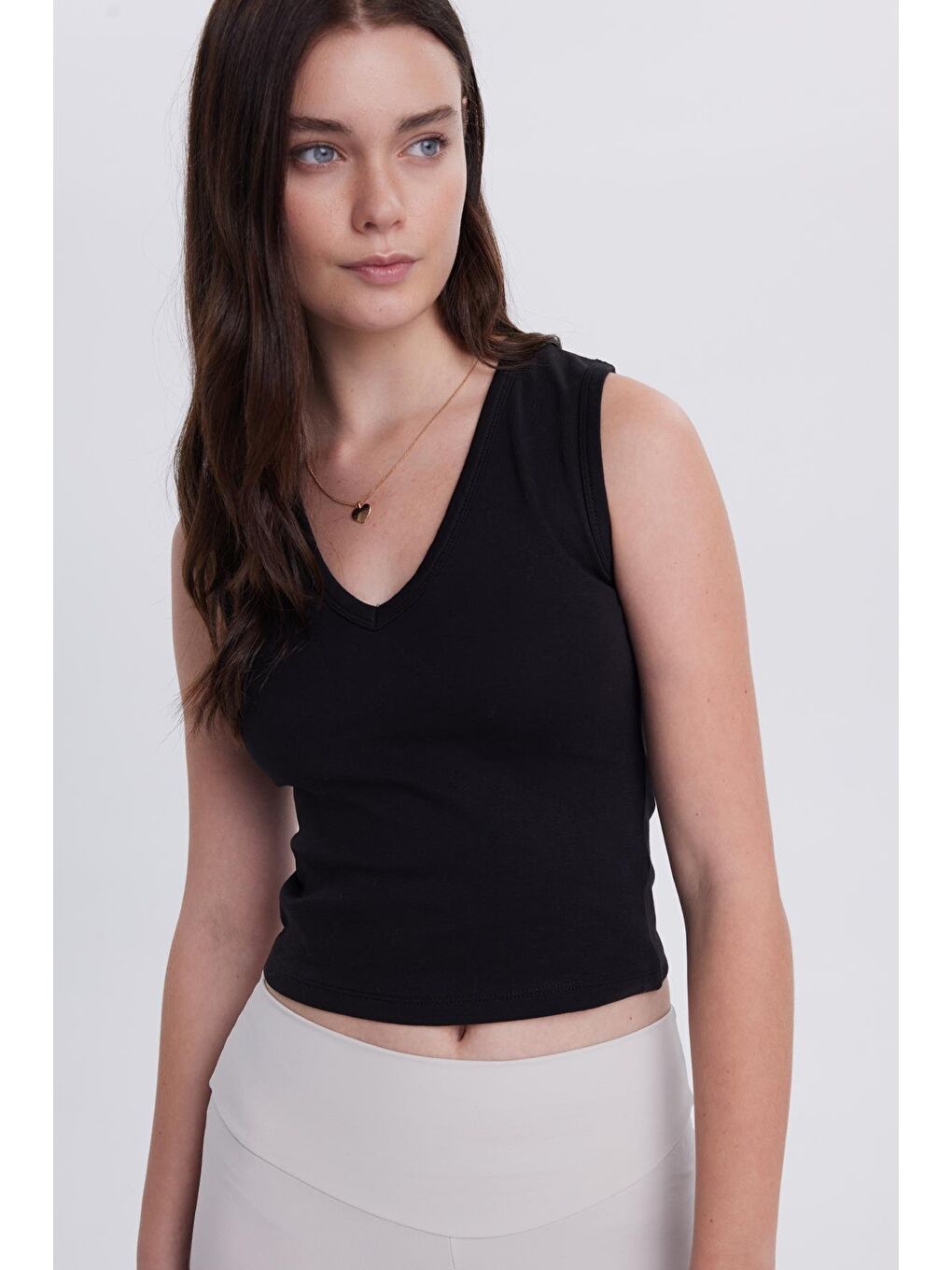 Kadın Slim Fit Dar Kesim V Yaka Sıfır Kol Pamuklu Ribanalı Siyah Bluz