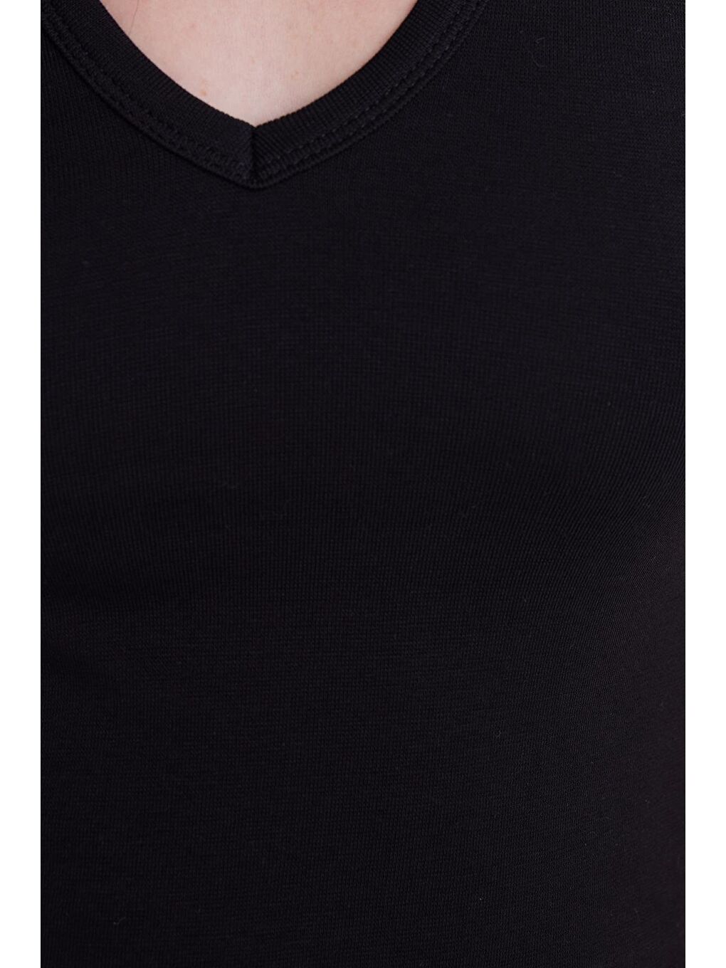 Kadın Slim Fit Dar Kesim V Yaka Sıfır Kol Pamuklu Ribanalı Siyah Bluz-2