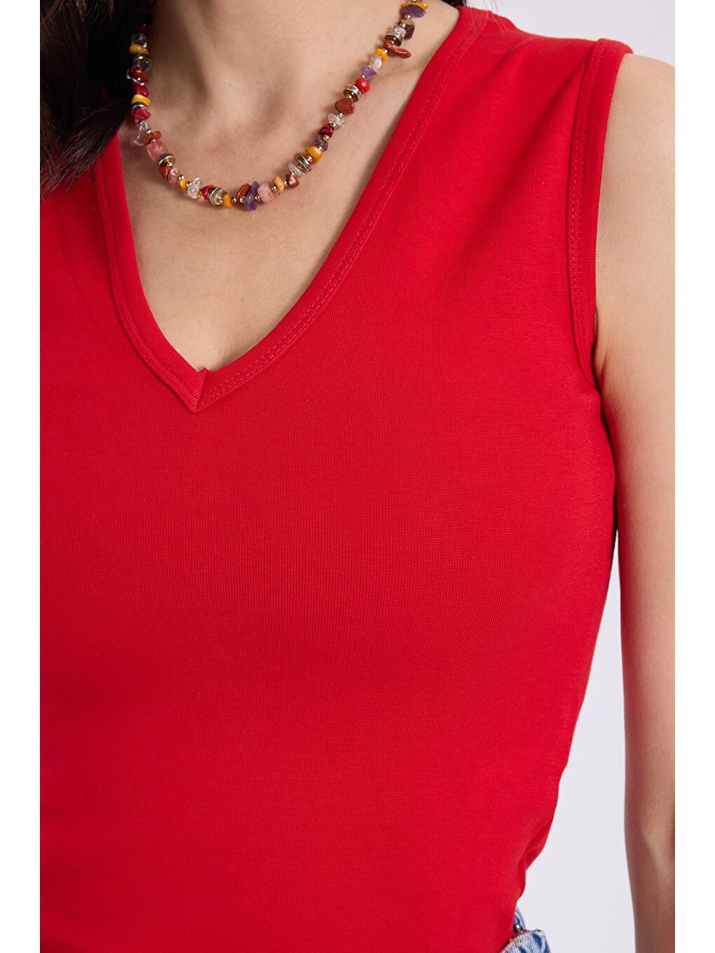 Kadın Slim Fit Dar Kesim V Yaka Sıfır Kol Pamuklu Ribanalı Kırmızı Bluz-2