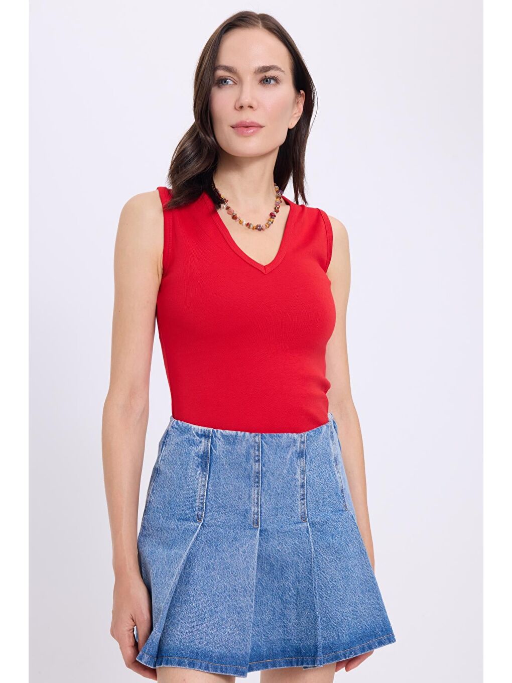 Kadın Slim Fit Dar Kesim V Yaka Sıfır Kol Pamuklu Ribanalı Kırmızı Bluz-4