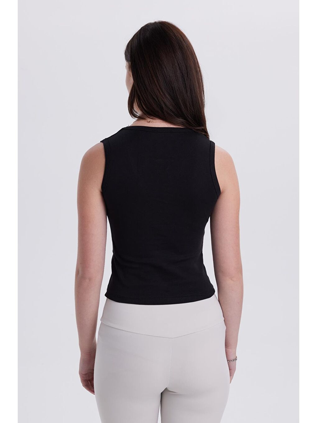 Kadın Slim Fit Dar Kesim V Yaka Sıfır Kol Pamuklu Ribanalı Siyah Bluz-6