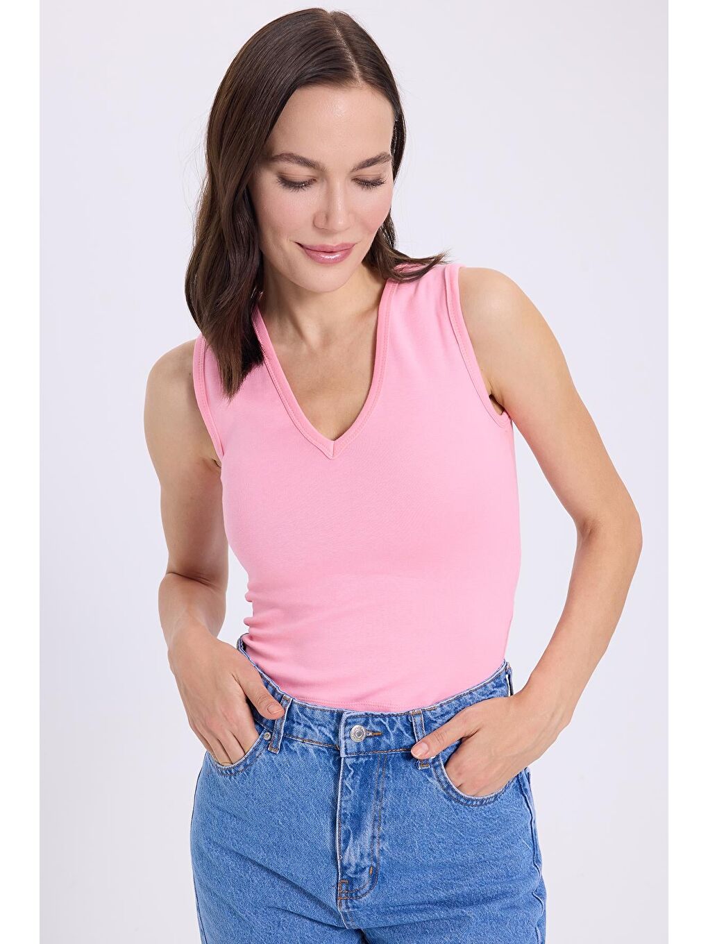 Kadın Slim Fit Dar Kesim V Yaka Sıfır Kol Pamuklu Ribanalı Pembe Bluz-1