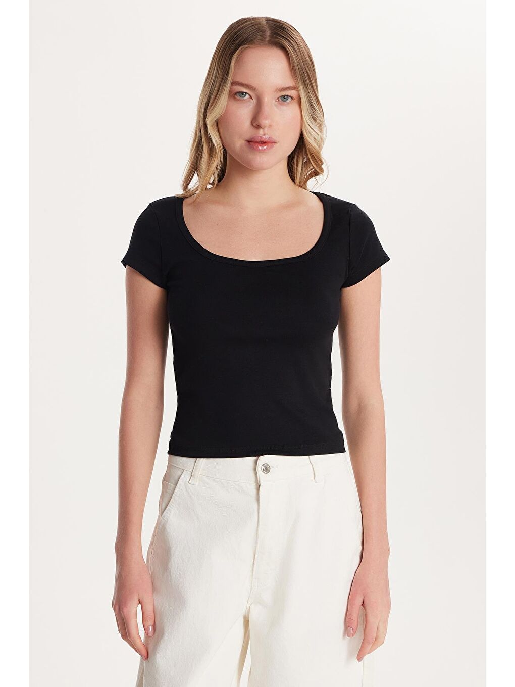 Kadın Slim Fit Dar Kesim Pamuklu Kısa Kollu U Yaka Siyah Bluz