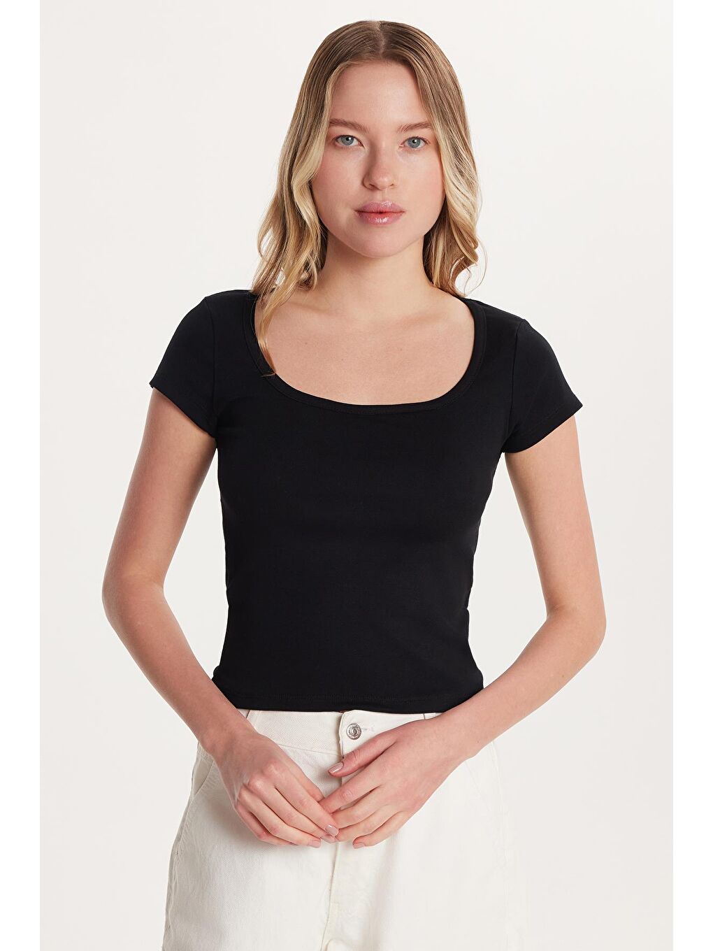 Kadın Slim Fit Dar Kesim Pamuklu Kısa Kollu U Yaka Siyah Bluz-3
