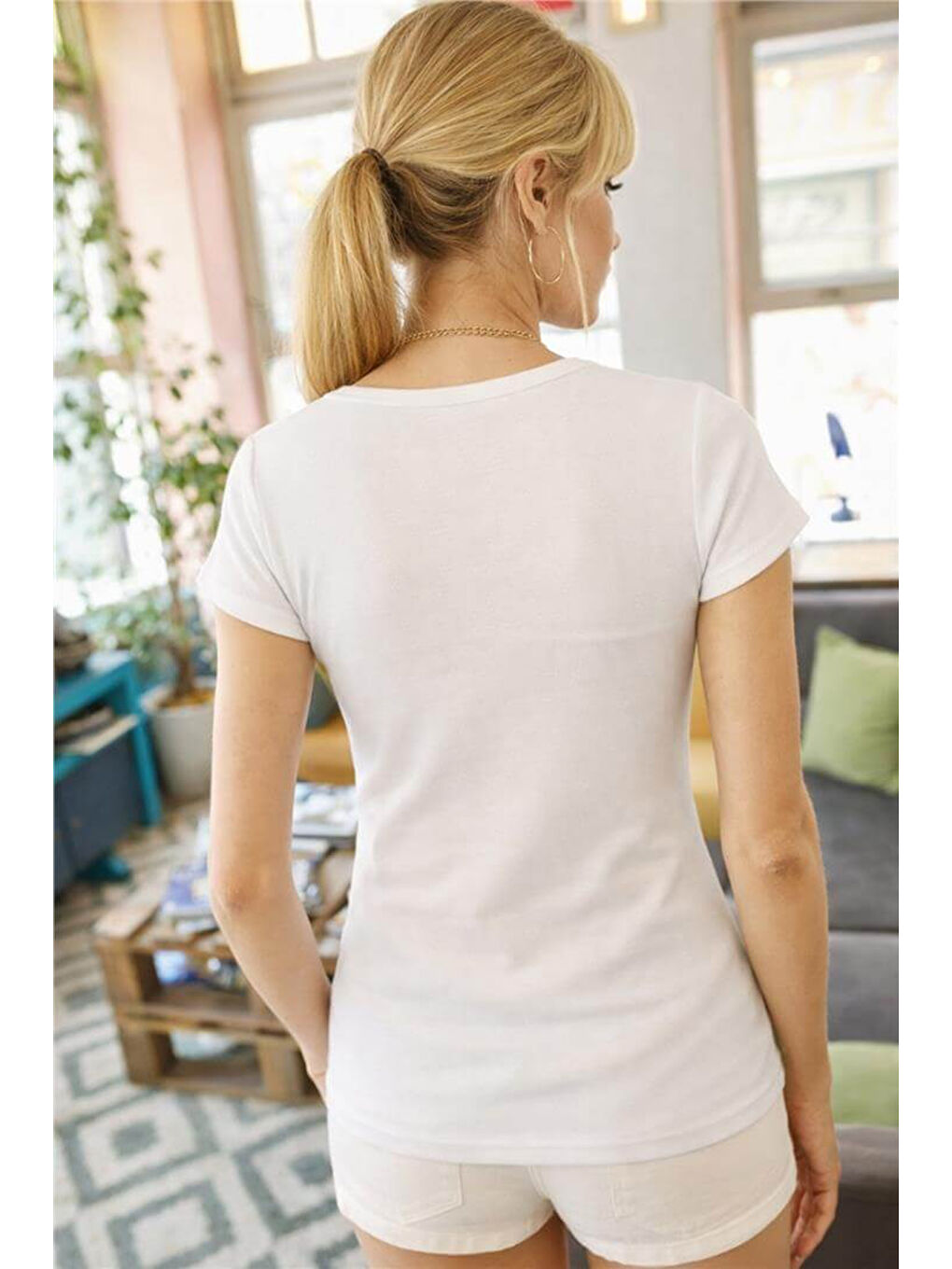 Beyaz Pamuklu Düğme Detalı V Yaka Kadın T Shirt 26Y0191K1-3