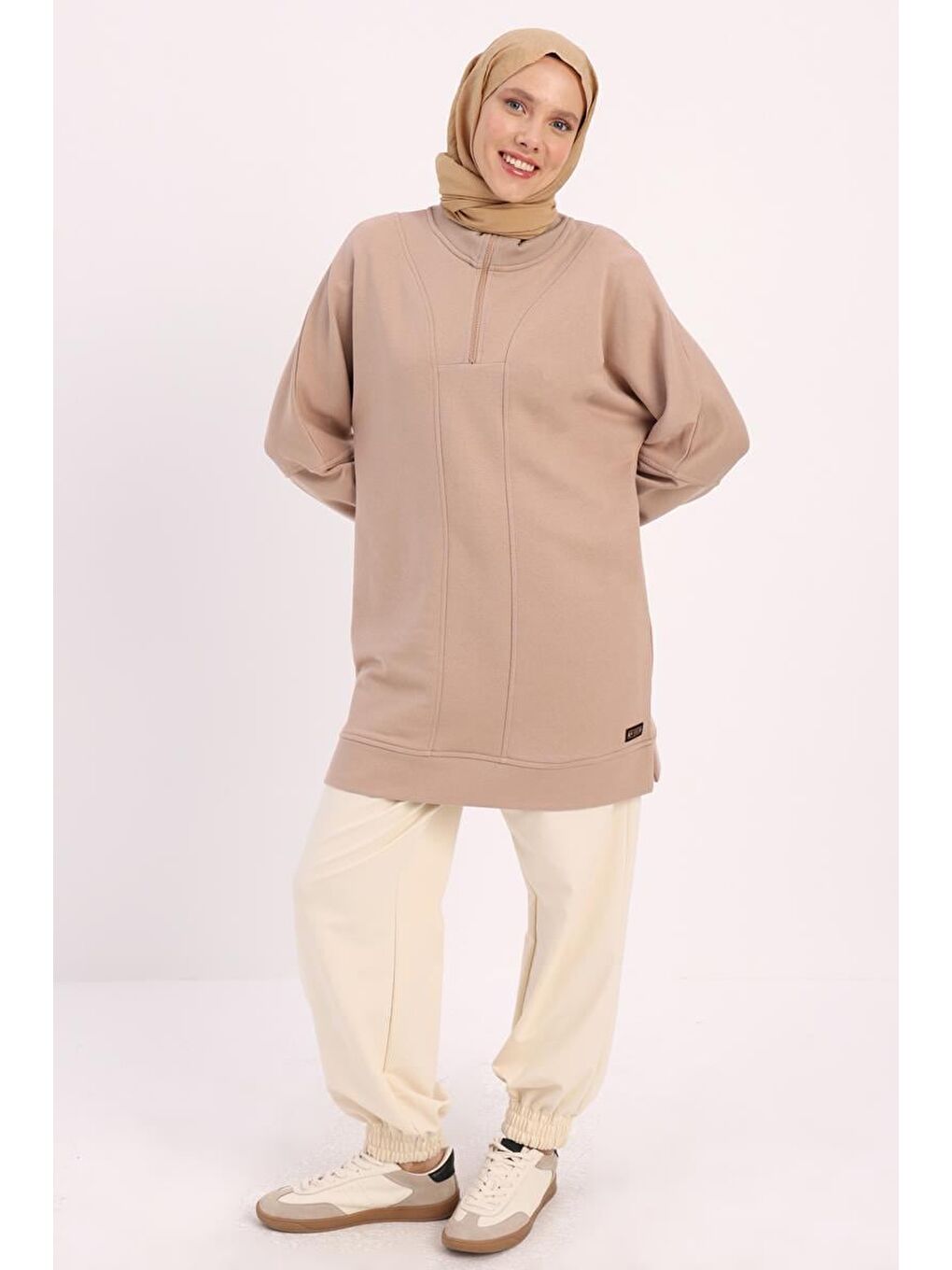 Bej-Dik Yaka Fermuarlı Sweat