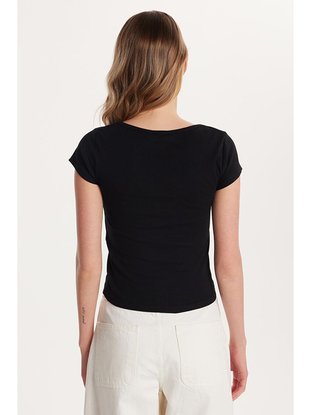 Kadın Slim Fit Dar Kesim Pamuklu Kısa Kollu U Yaka Siyah Bluz-4