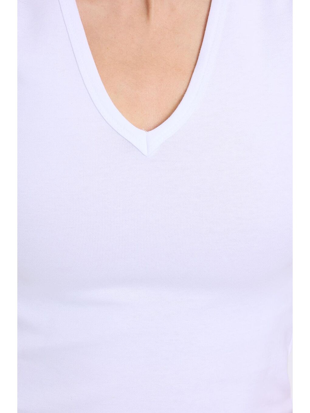 Kadın Slim Fit Dar Kesim V Yaka Sıfır Kol Pamuklu Ribanalı Beyaz Bluz-2