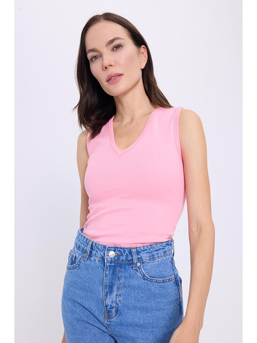 Kadın Slim Fit Dar Kesim V Yaka Sıfır Kol Pamuklu Ribanalı Pembe Bluz-4