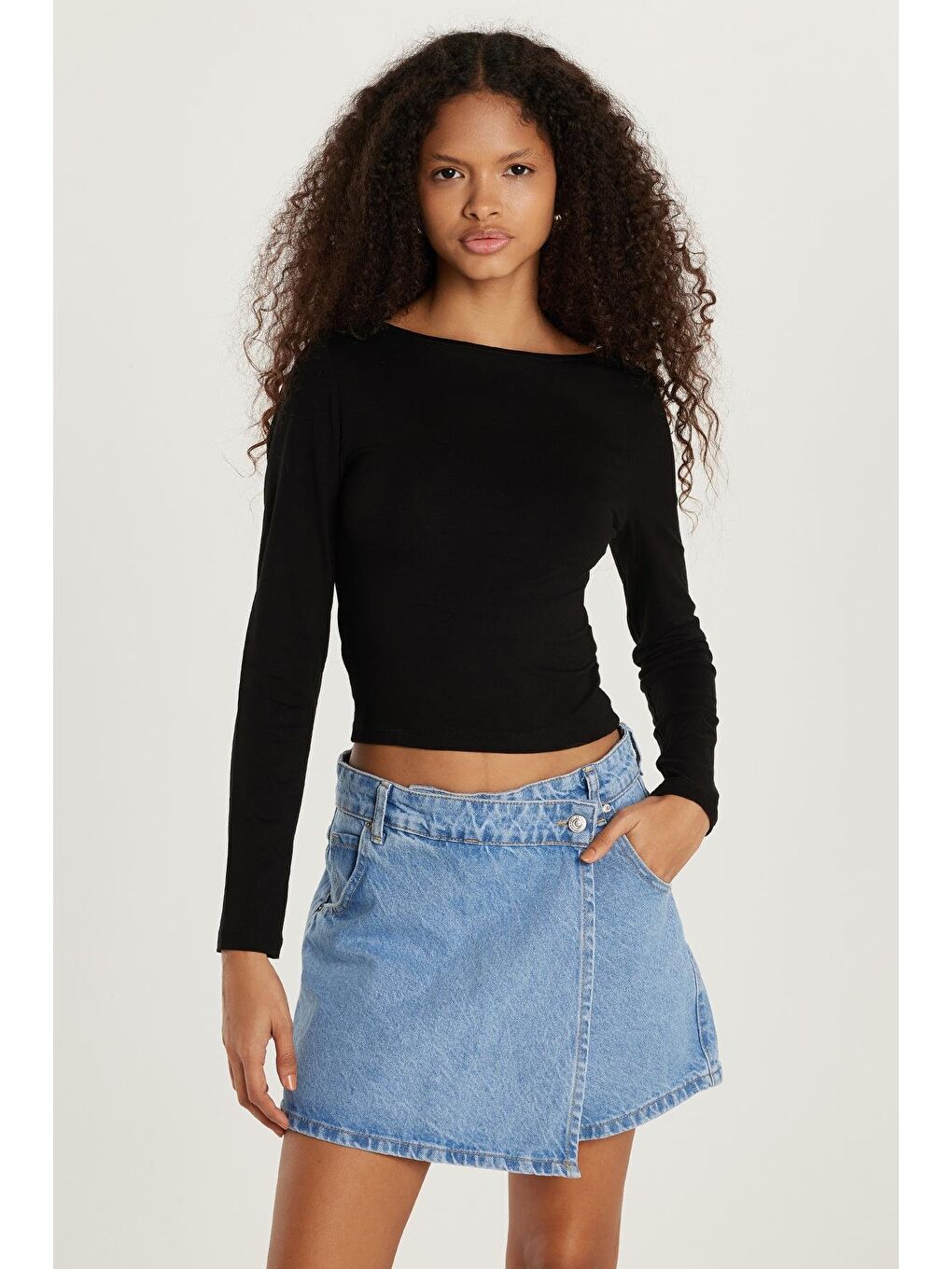 Kadın Slim Fit Dar Kesim Sırt Detaylı Siyah Bluz-1