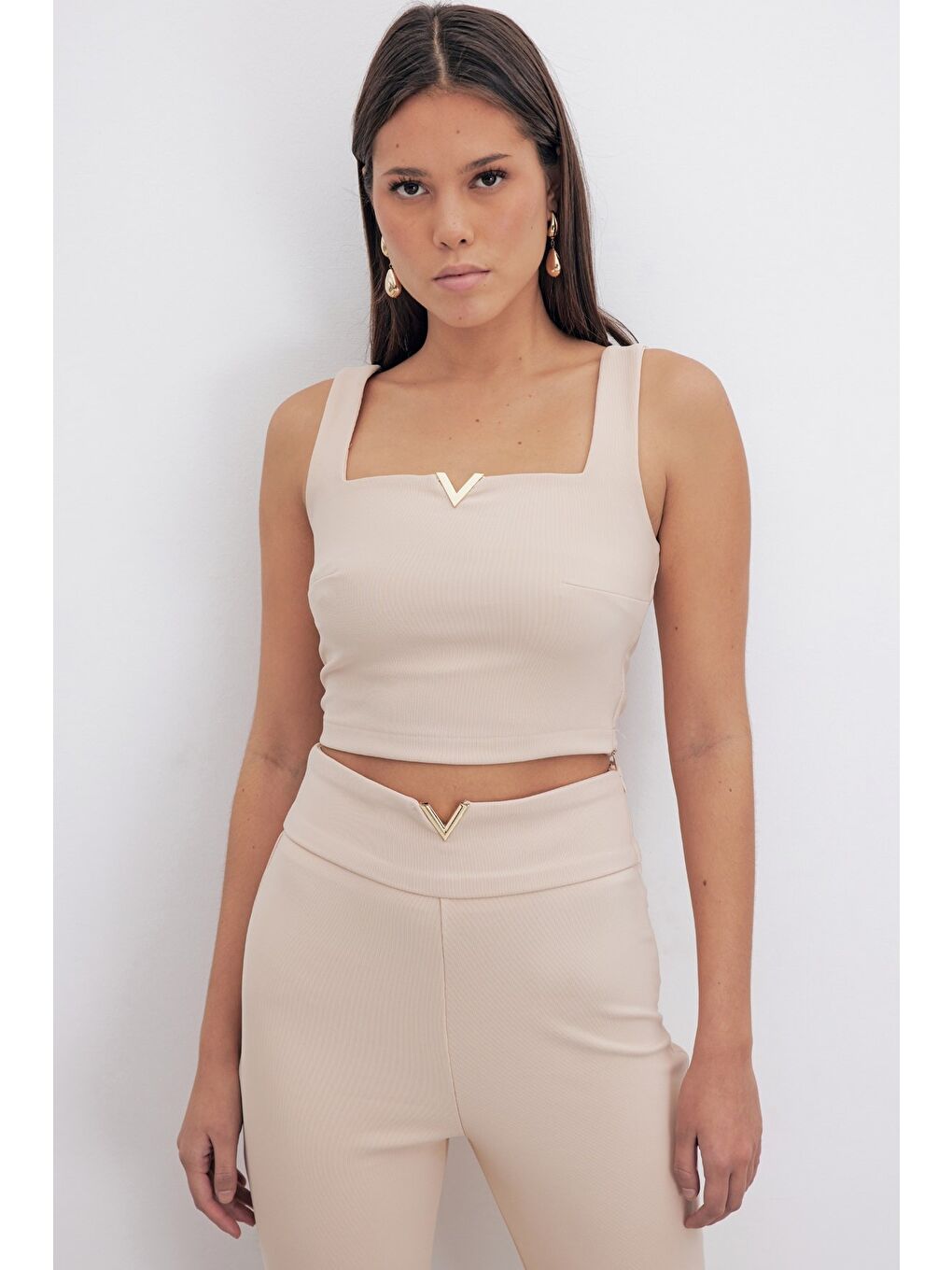 SATEEN Yaka Gold Aksesuarlı Bluz - Bej - 1
