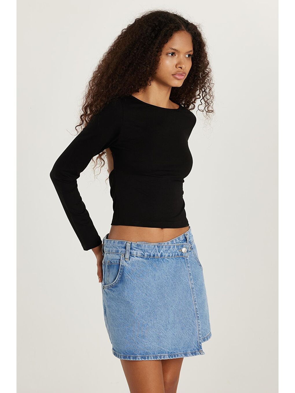 Kadın Slim Fit Dar Kesim Sırt Detaylı Siyah Bluz-3