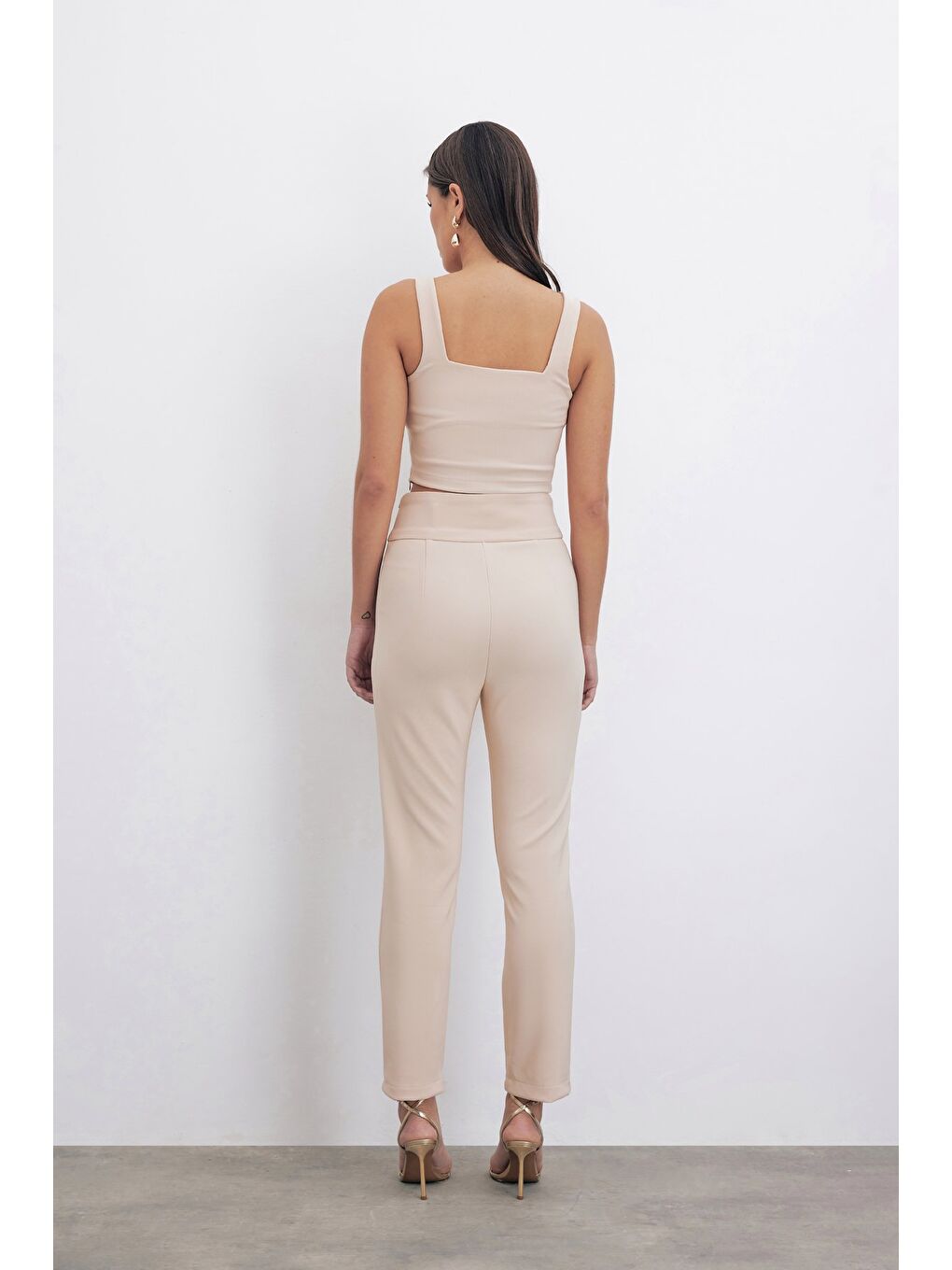SATEEN Yaka Gold Aksesuarlı Bluz - Bej - 3