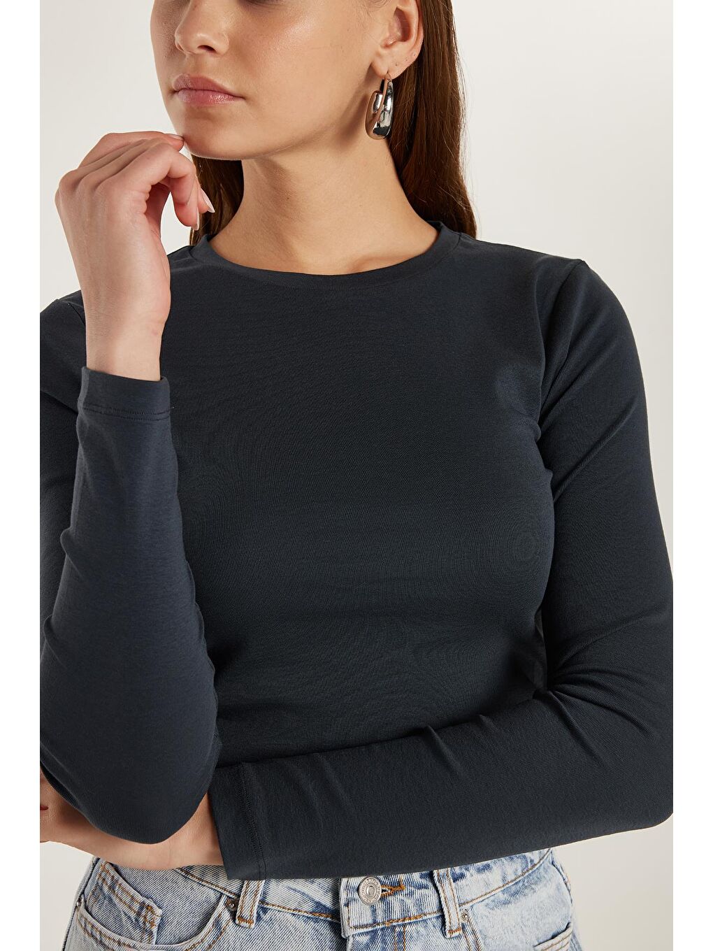 Kadın Slim Fit Dar Kesim Bisiklet Yaka Antrasit Bluz-2