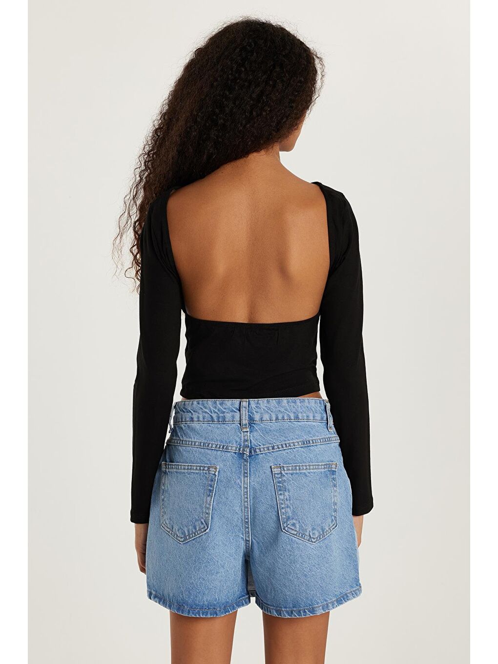 Kadın Slim Fit Dar Kesim Sırt Detaylı Siyah Bluz-4