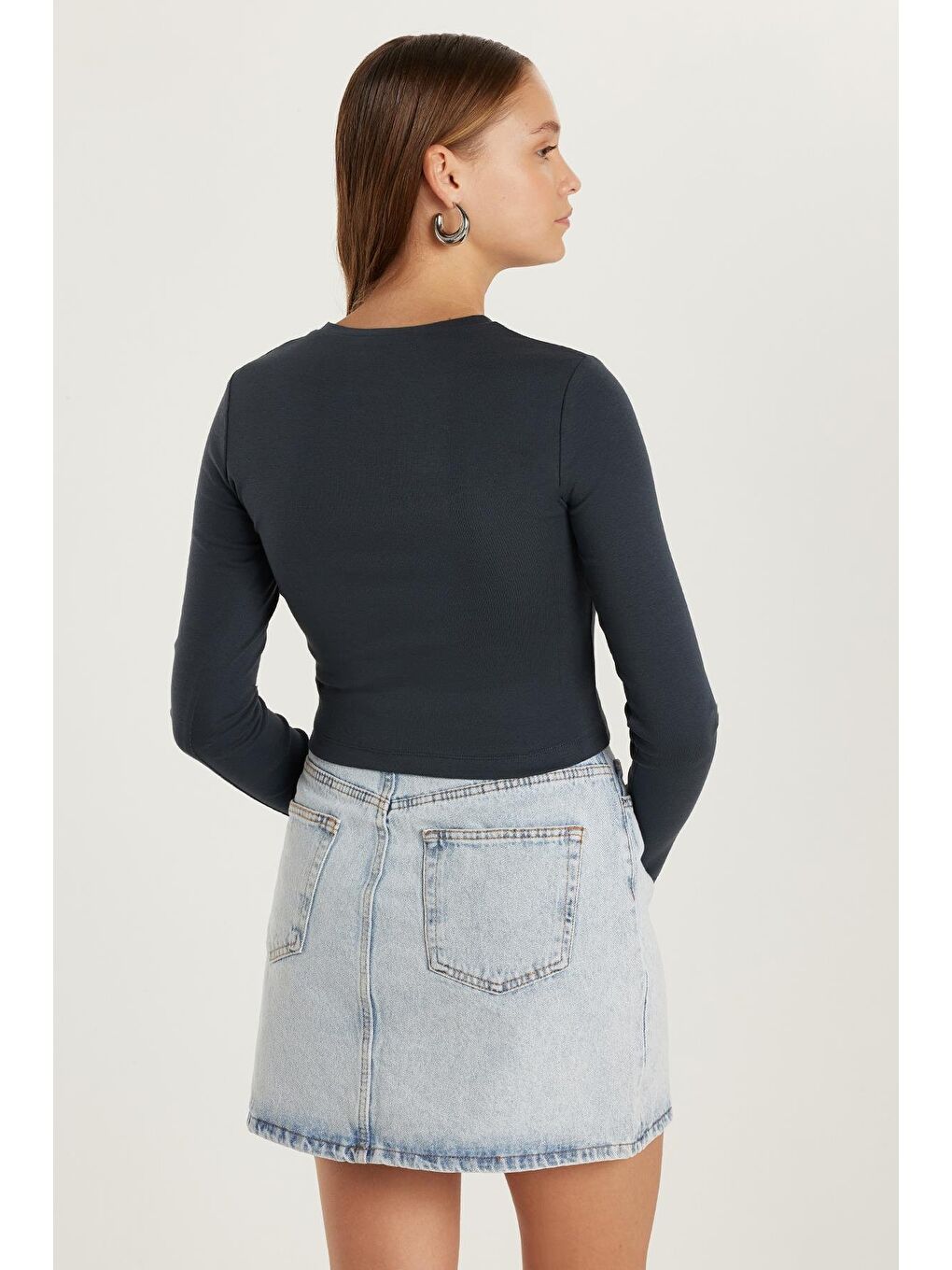 Kadın Slim Fit Dar Kesim Bisiklet Yaka Antrasit Bluz-4