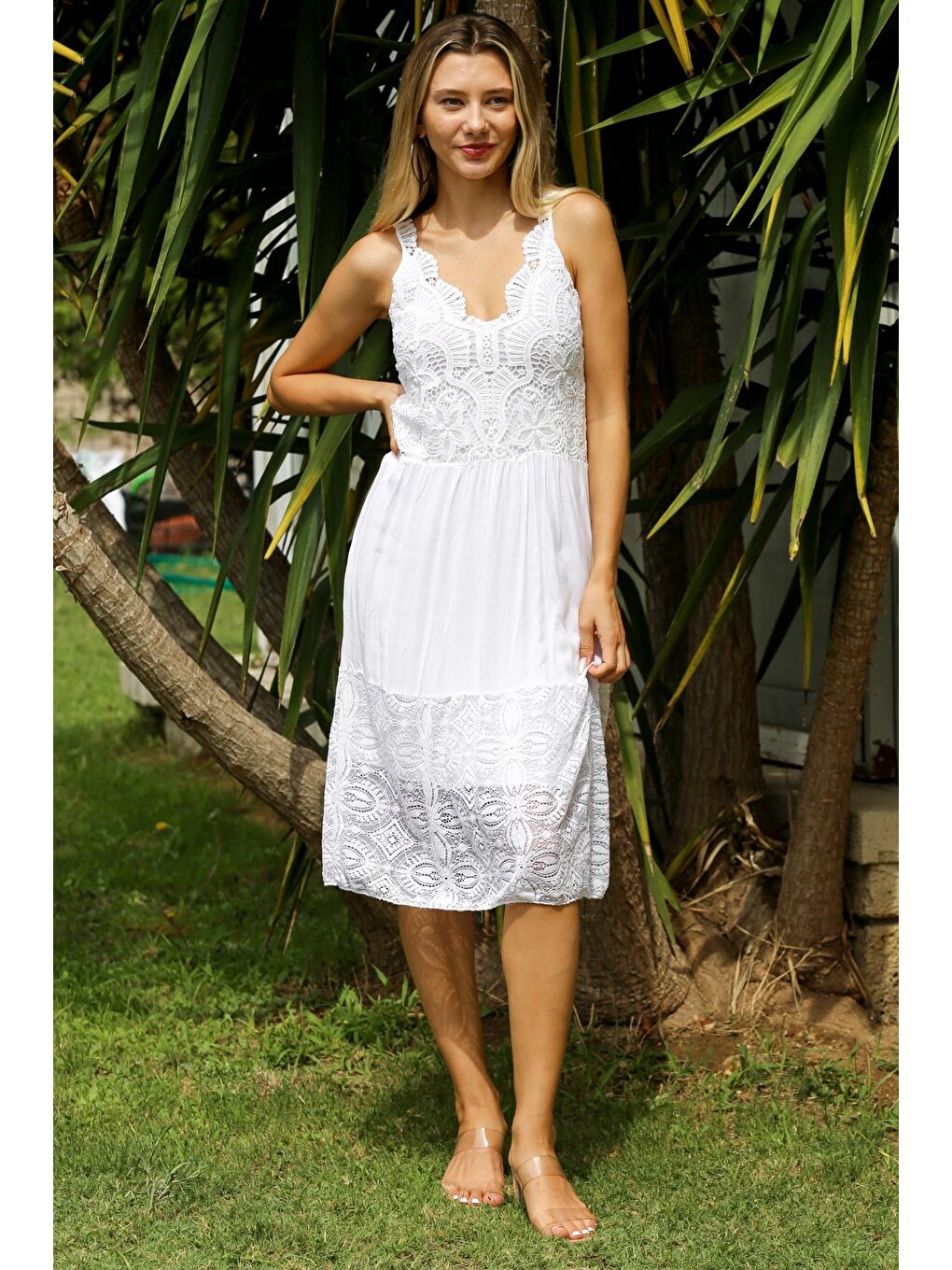 İtalyan Beyaz Askılı Dantelli Fistolu Dokuma Casual Elbise