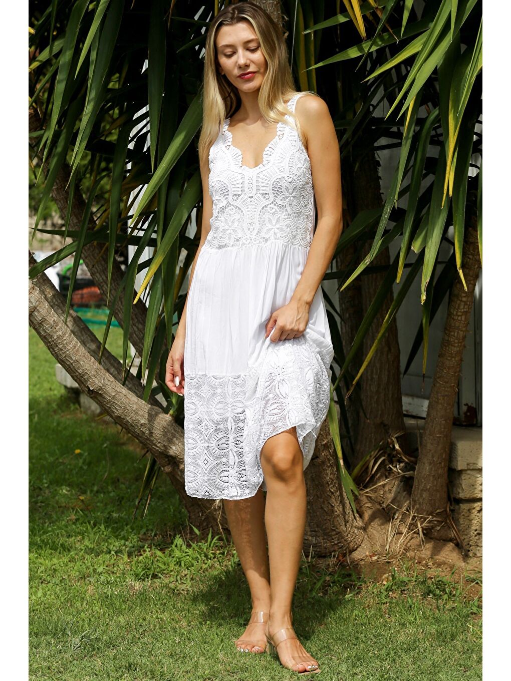 İtalyan Beyaz Askılı Dantelli Fistolu Dokuma Casual Elbise-1