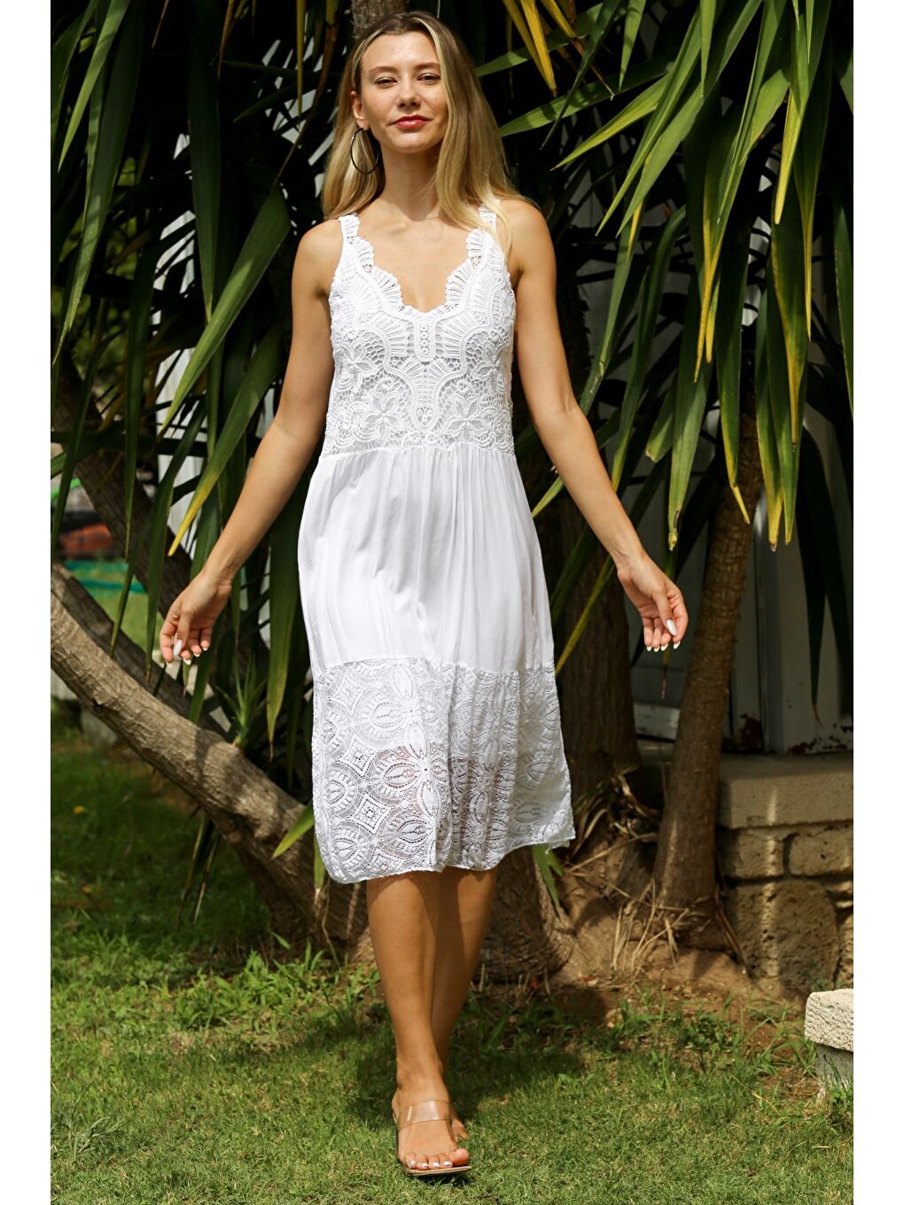 İtalyan Beyaz Askılı Dantelli Fistolu Dokuma Casual Elbise-4