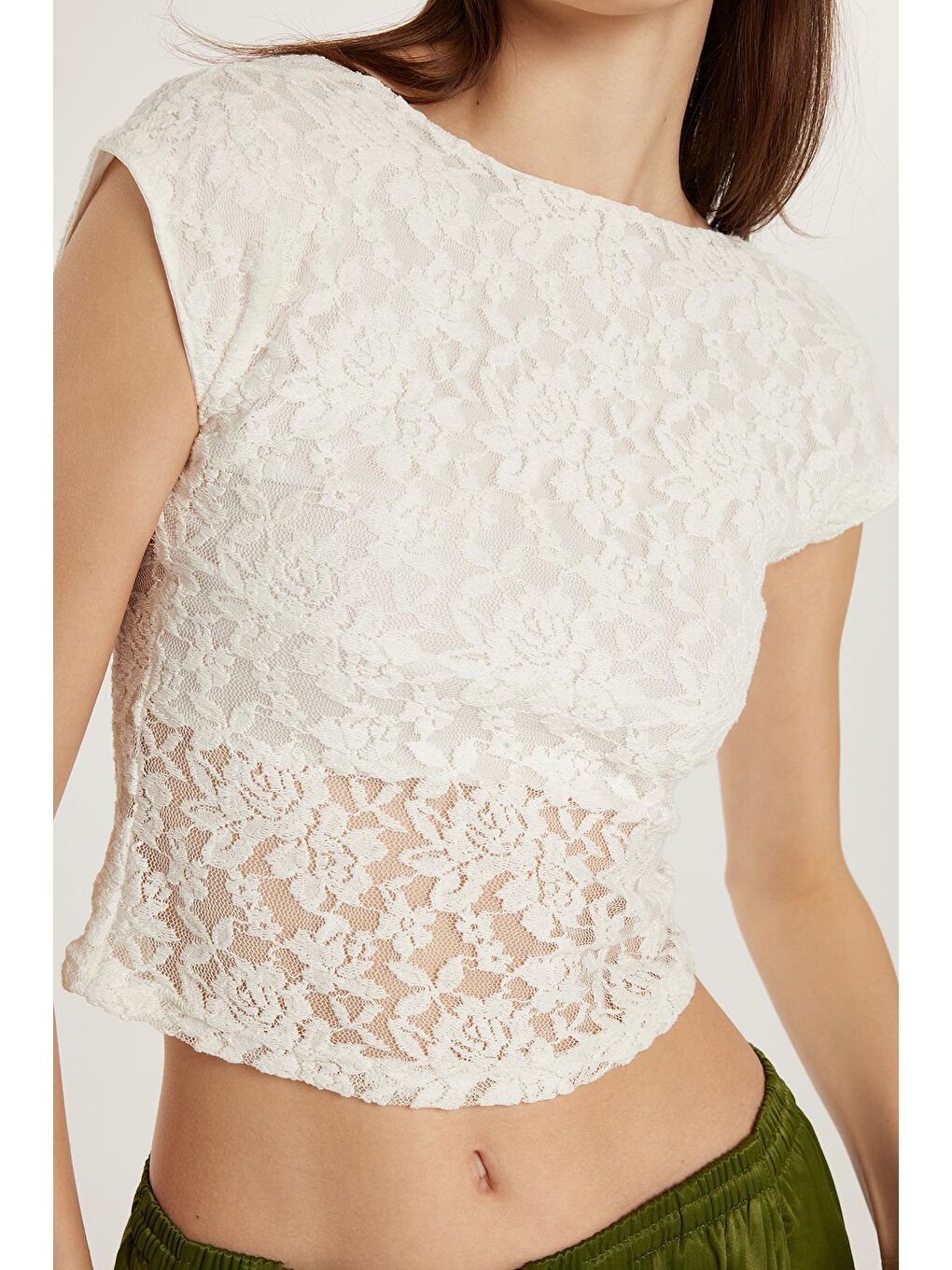 Ekru Kadın Standart Fit Normal Kesim Dantelli Sırt Detaylı Bluz-2
