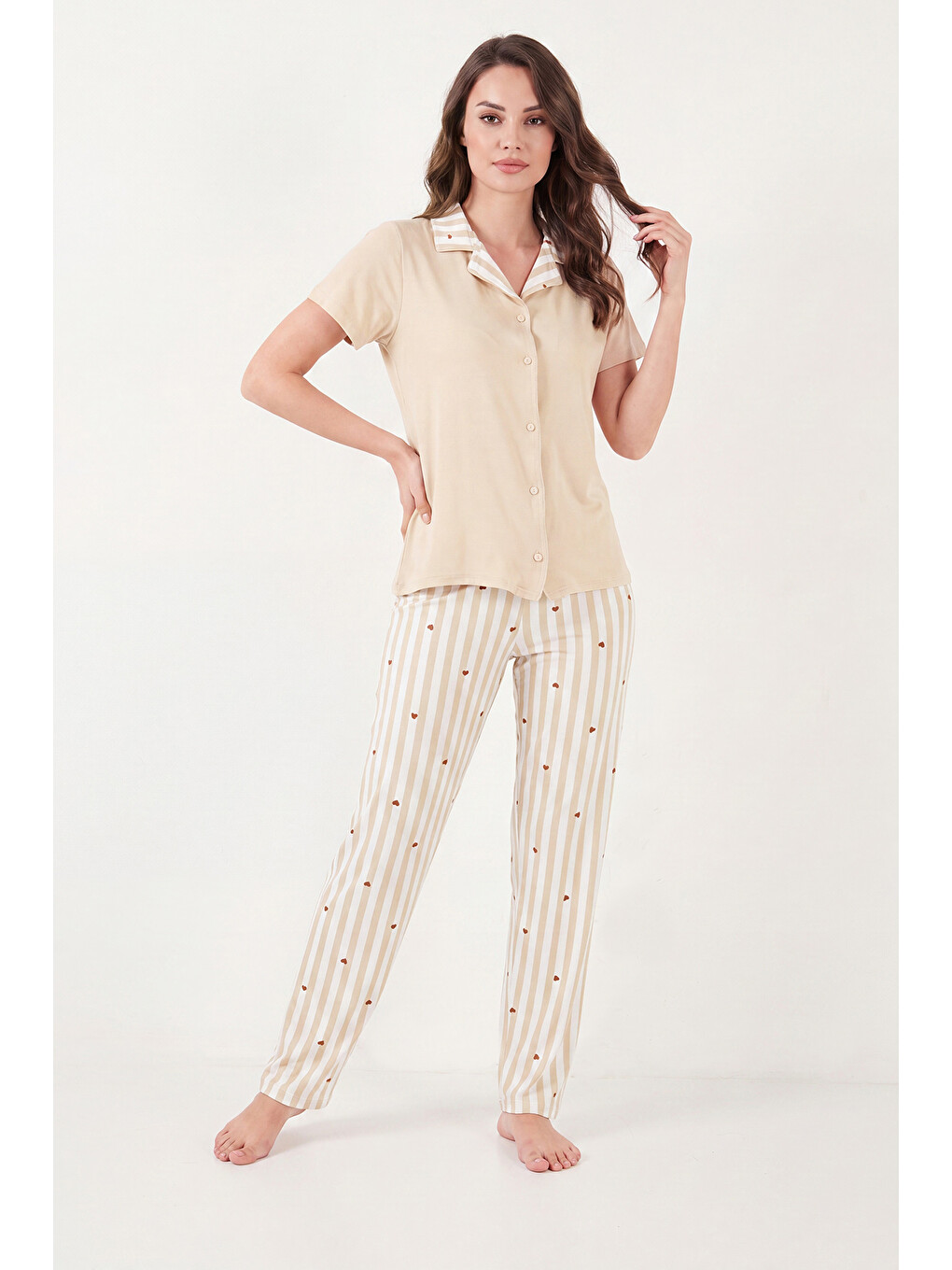 Beyaz Desenli Yumuşak Dokulu Kısa Kollu Pijama Takımı 65750120-1