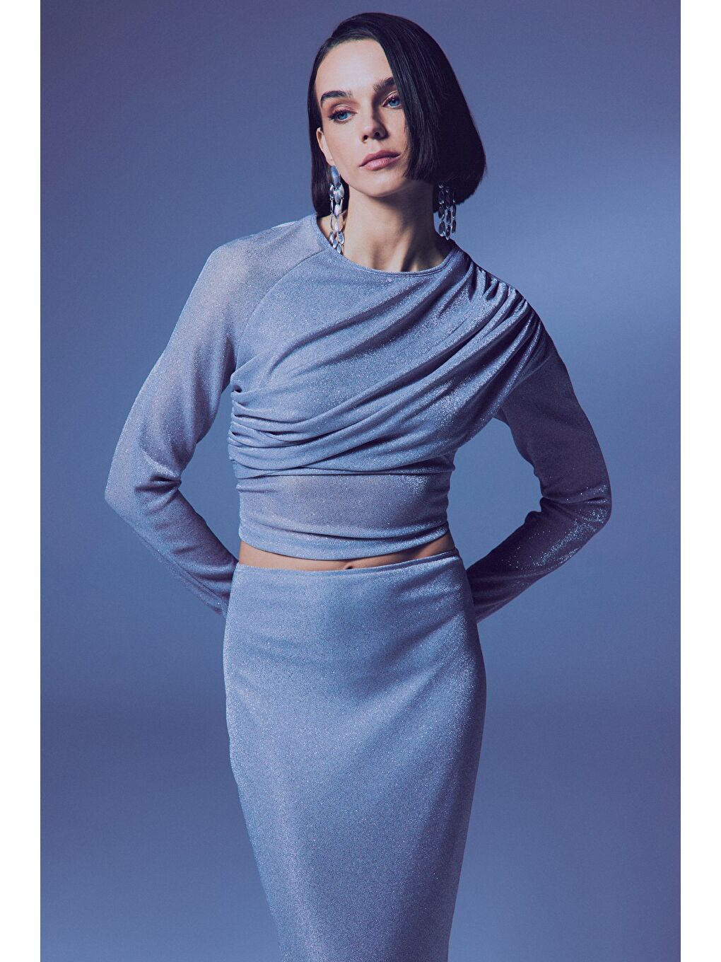 Gri Büzgü Detaylı Simli Bluz - Gümüş-1