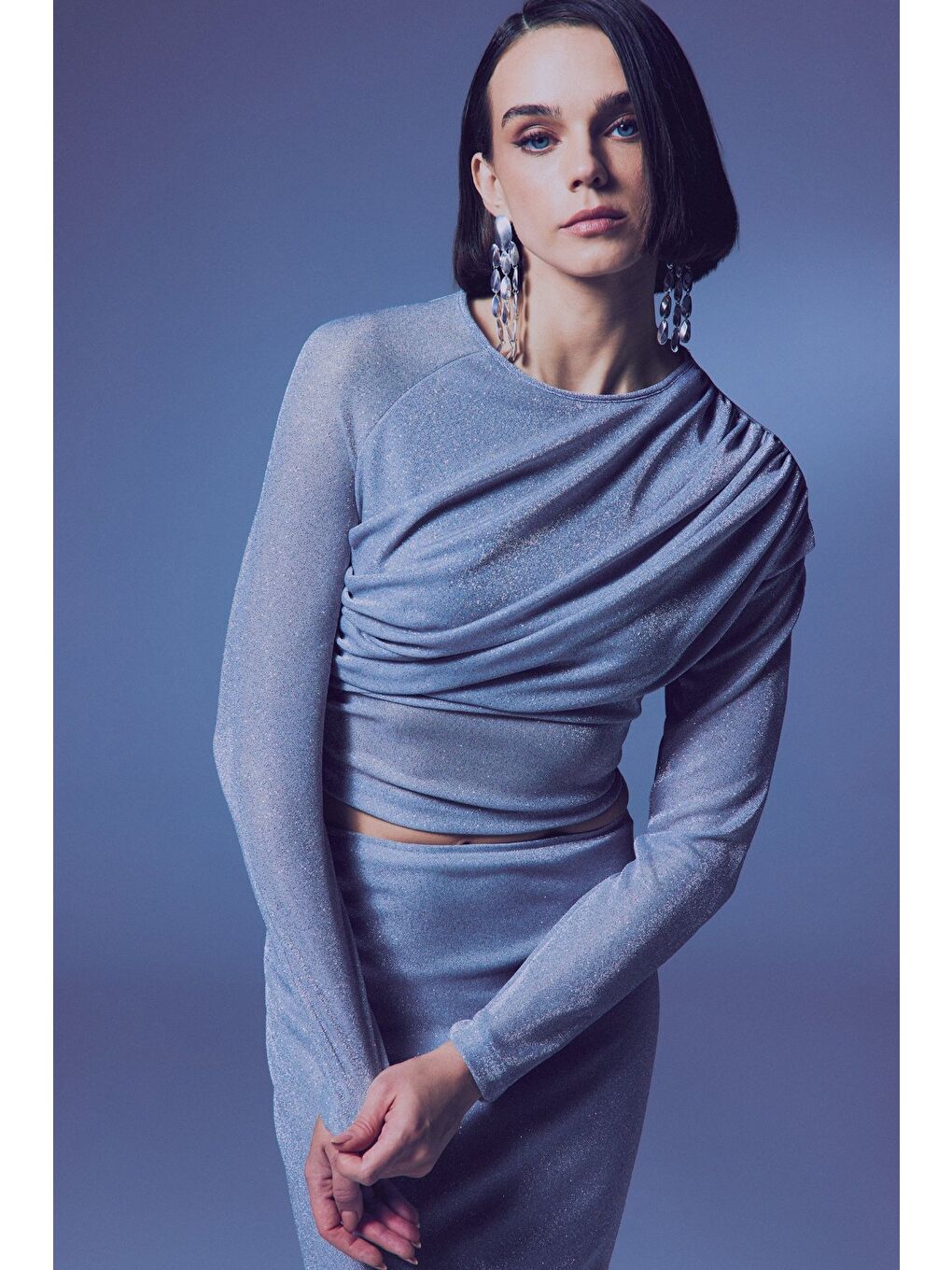 Gri Büzgü Detaylı Simli Bluz - Gümüş-2