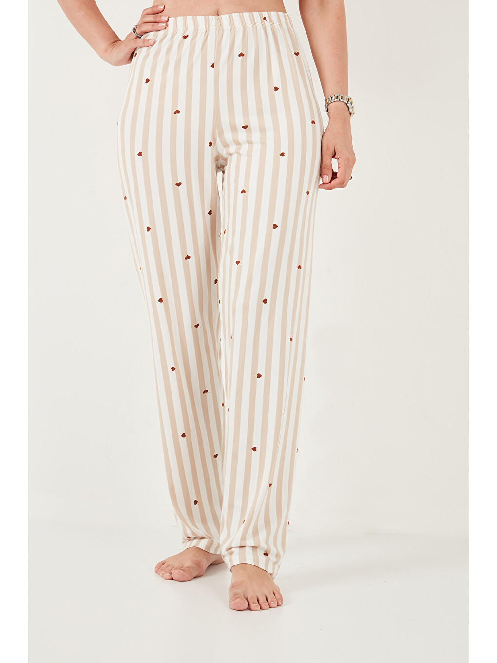 Beyaz Desenli Yumuşak Dokulu Kısa Kollu Pijama Takımı 65750120-5