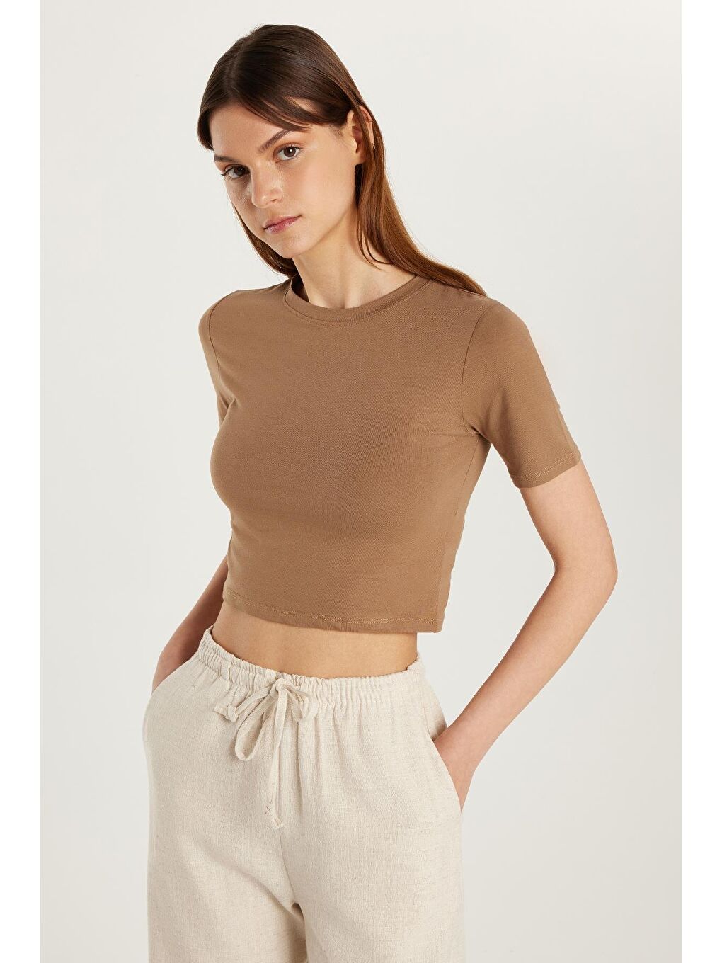 Kadın Slim Fit Dar Kesim Pamuklu Bisiklet Yaka Kahverengi Bluz-1