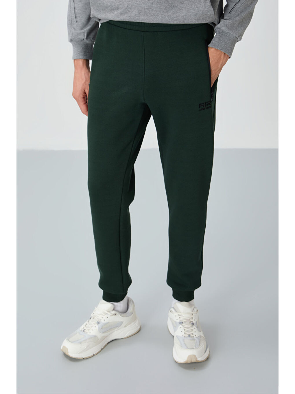 Cesar Çam Yeşil Cepli Şardonlu Erkek Eşofman Alt - 84929-1