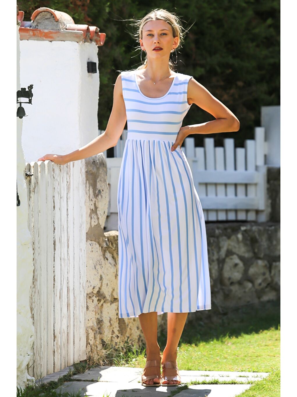 Beyaz-Mavi Havuz Yaka Kolsuz Örme Casual Elbise-2