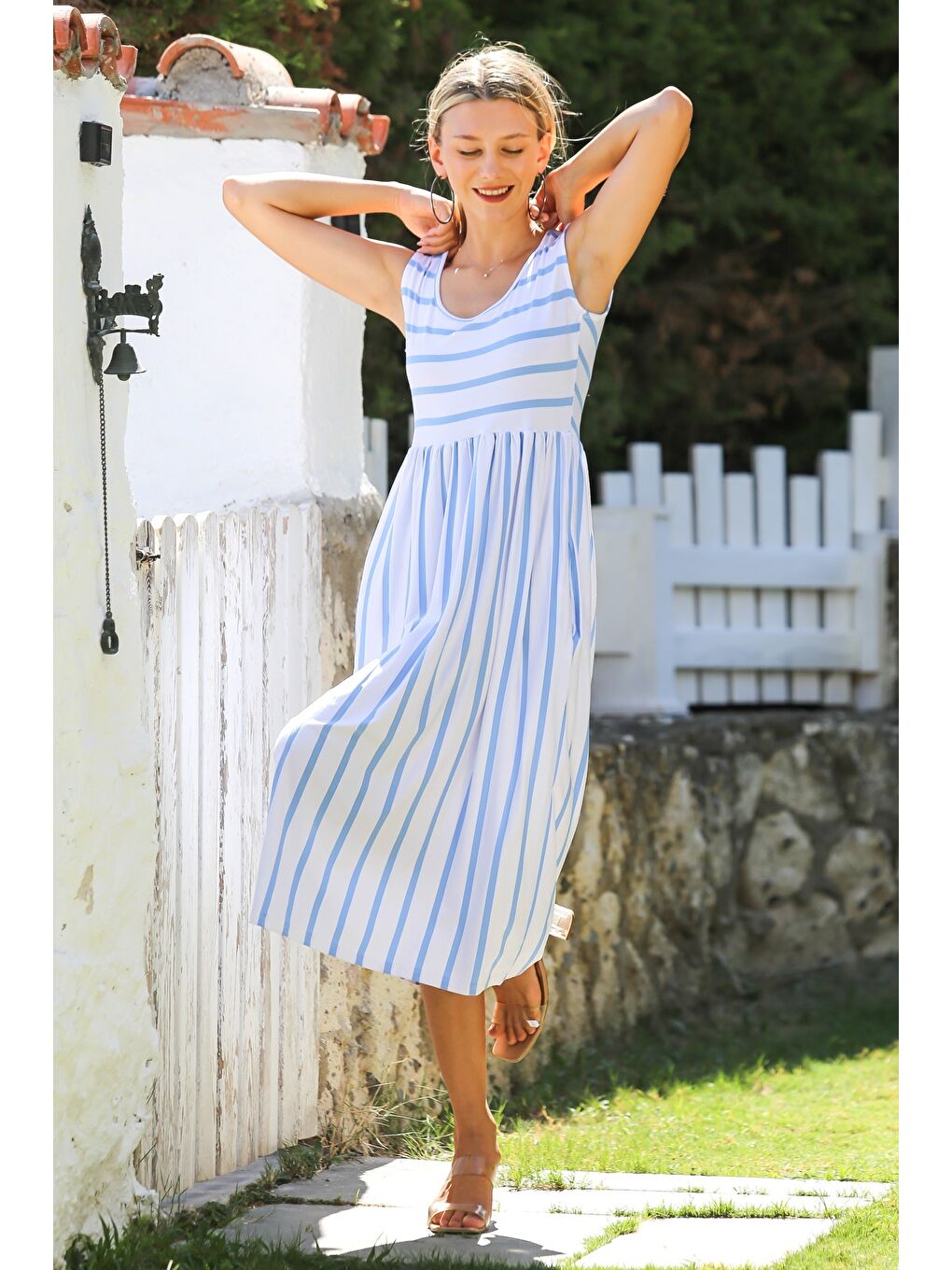 Beyaz-Mavi Havuz Yaka Kolsuz Örme Casual Elbise-3