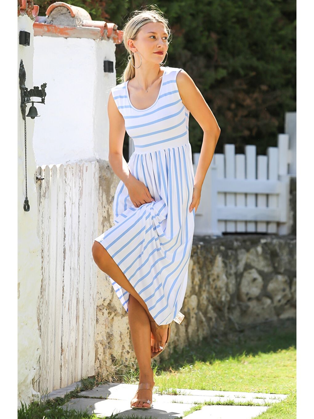 Beyaz-Mavi Havuz Yaka Kolsuz Örme Casual Elbise-4