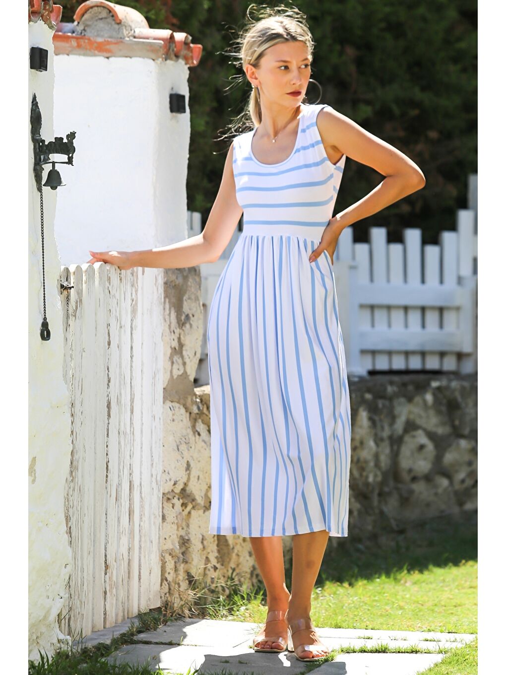 Beyaz-Mavi Havuz Yaka Kolsuz Örme Casual Elbise-5