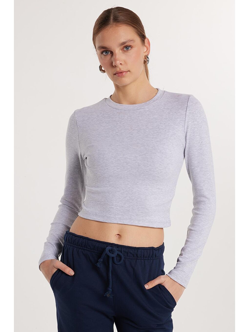 Kadın Slim Fit Dar Kesim Bisiklet Yaka Gri Bluz