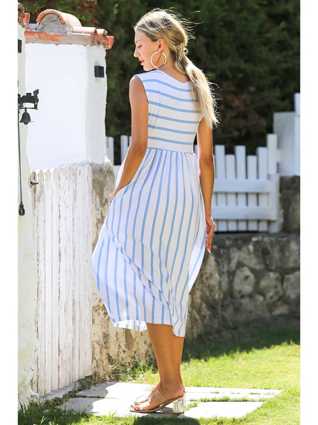 Beyaz-Mavi Havuz Yaka Kolsuz Örme Casual Elbise-7