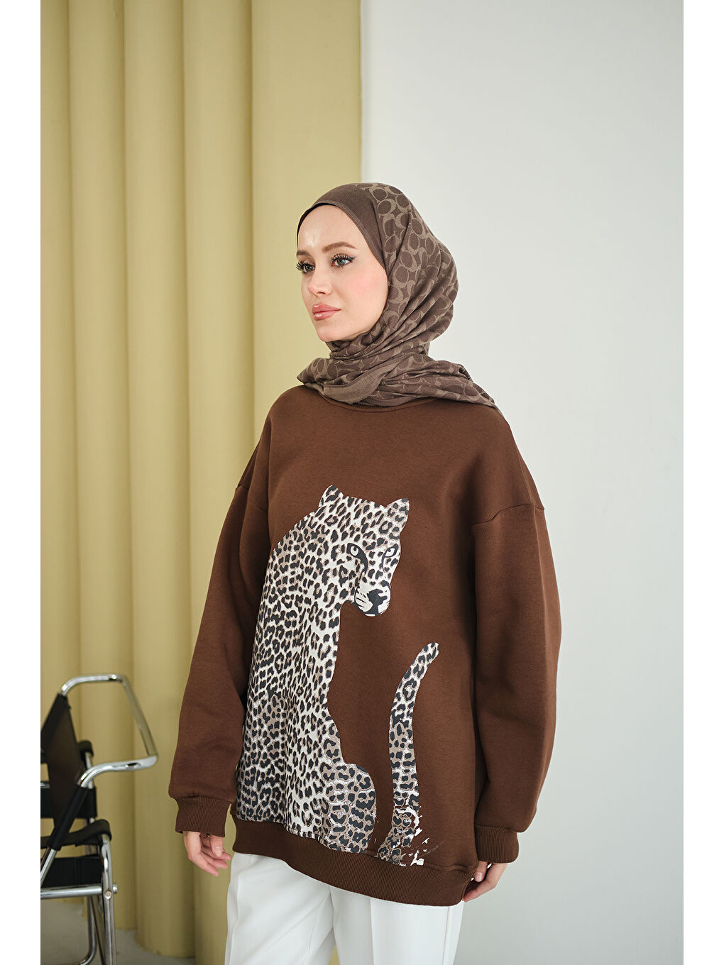 Kadın Leopar Kaplan Görünümlü Oversize Sweat Kahverengi-1
