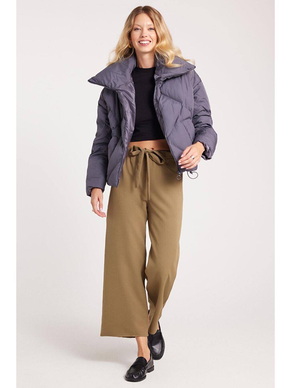 Kadın Relax Fit Rahat Kesim Lastikli Kuşak Bağlamalı Geniş Paça Haki Pantolon-1