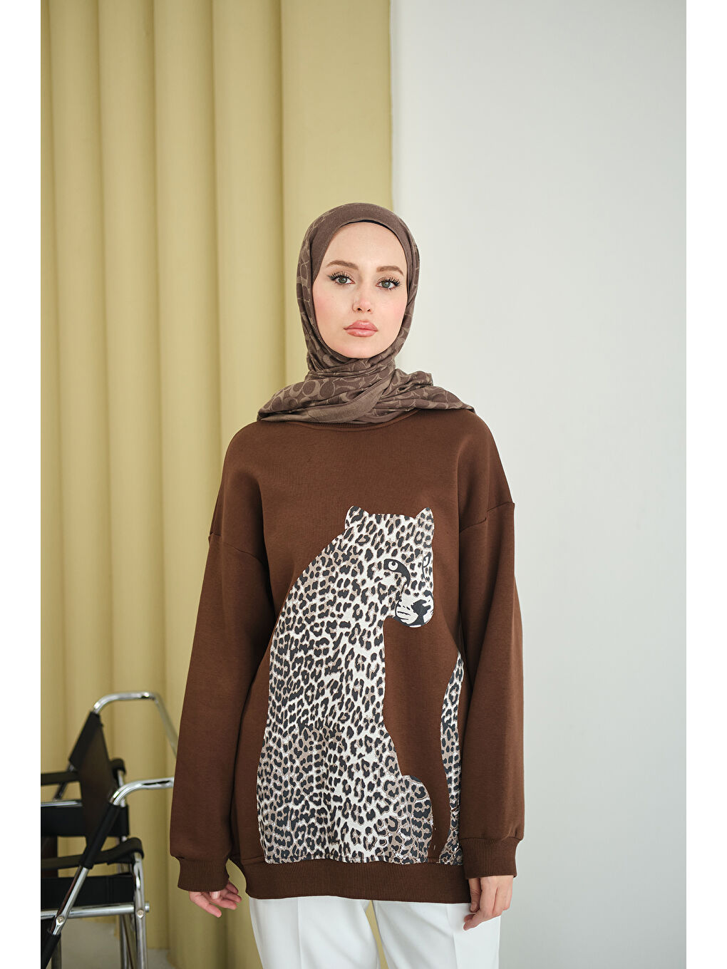Kadın Leopar Kaplan Görünümlü Oversize Sweat Kahverengi-3