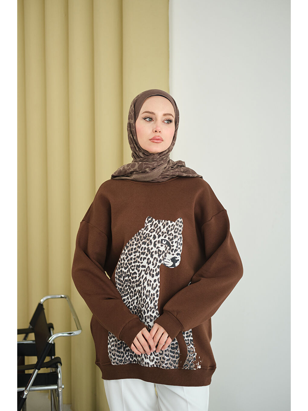 Kadın Leopar Kaplan Görünümlü Oversize Sweat Kahverengi-4