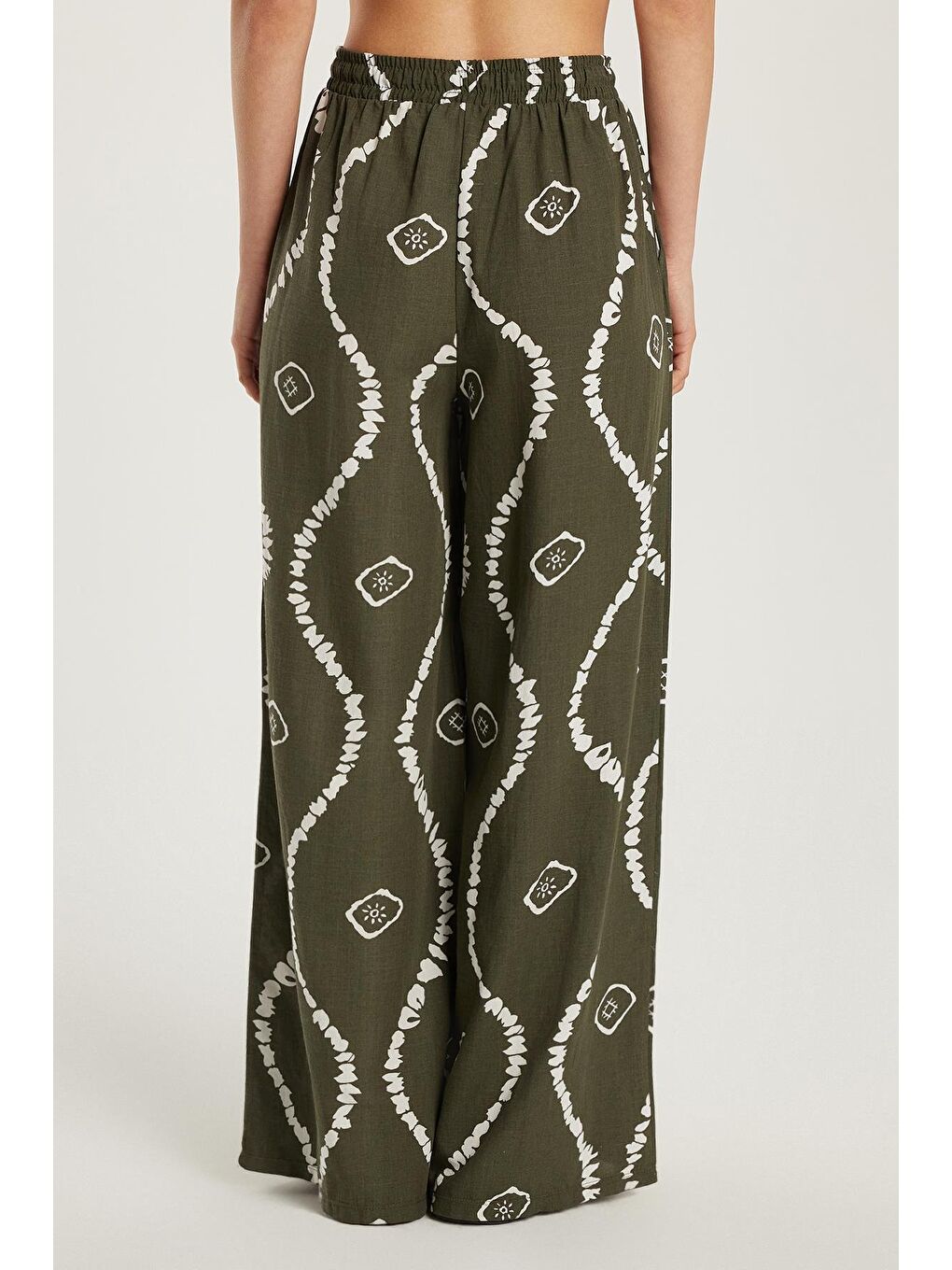 Karışık Kadın Regular Fit Beli Bağcıklı Geniş Paça Baskılı Pantolon-4