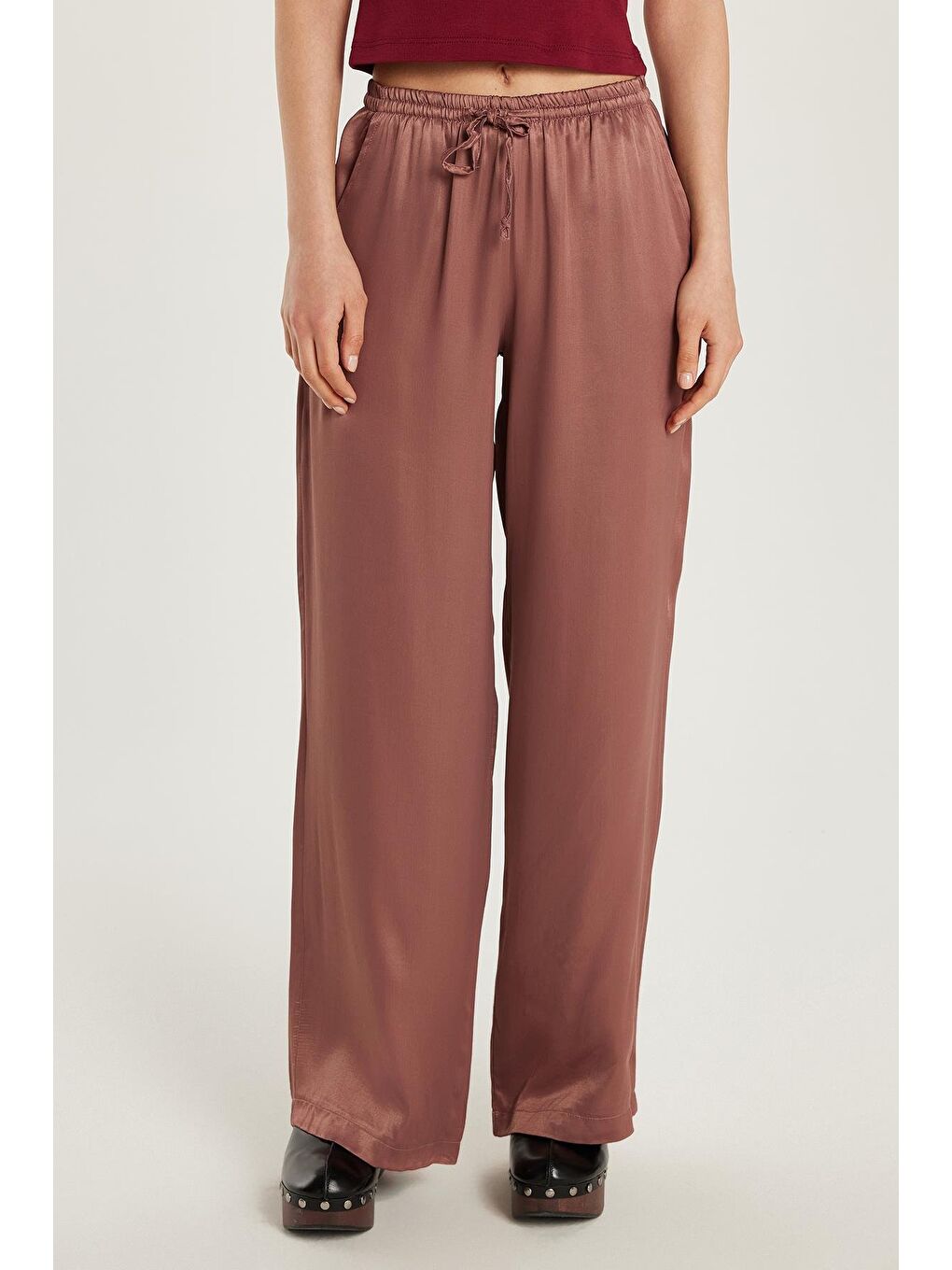 Kadın Regular Fit Beli Lastikli Bağlamalı Saten Geniş Paça Pembe Pantolon