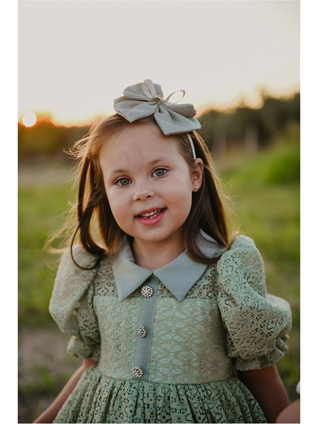 Yeşil Dantel Detaylı Kabarık Kollu Kız Çocuk Özel Kısa Elbise_M2449-1