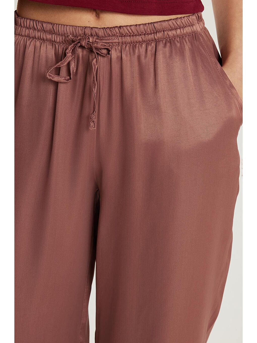 Kadın Regular Fit Beli Lastikli Bağlamalı Saten Geniş Paça Pembe Pantolon-1