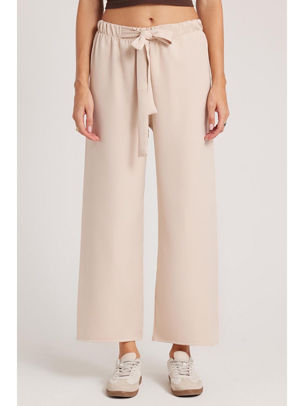 Kadın Relax Fit Rahat Kesim Lastikli Kuşak Bağlamalı Geniş Paça Açık Bej Pantolon