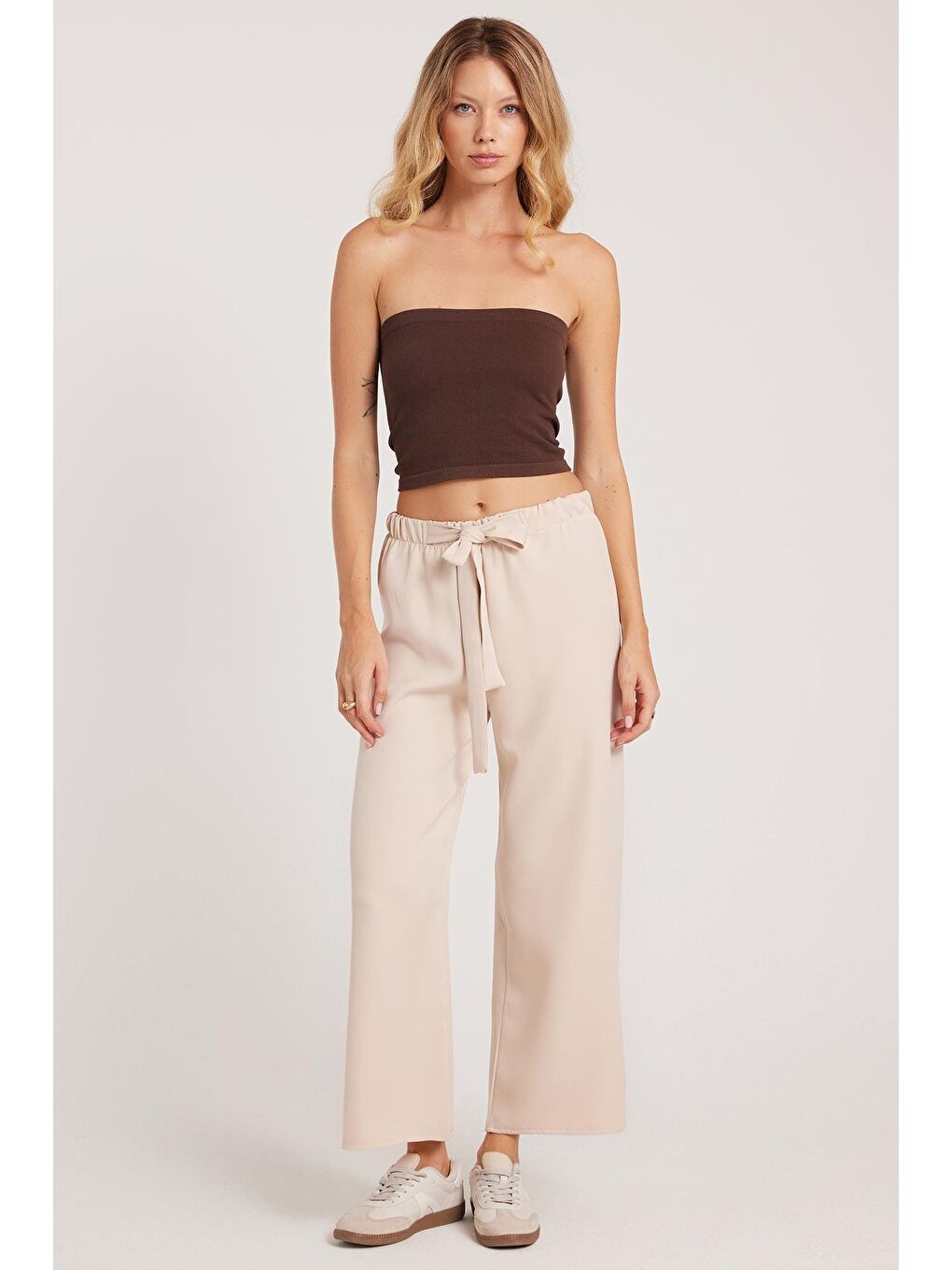 Kadın Relax Fit Rahat Kesim Lastikli Kuşak Bağlamalı Geniş Paça Açık Bej Pantolon-3